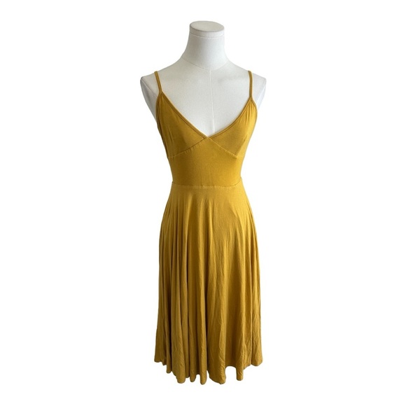 House of Harlow 1960 x REVOLVE Freya Dress in Gold Lined Midi Sleeveless size XS - Picture 2 of 8